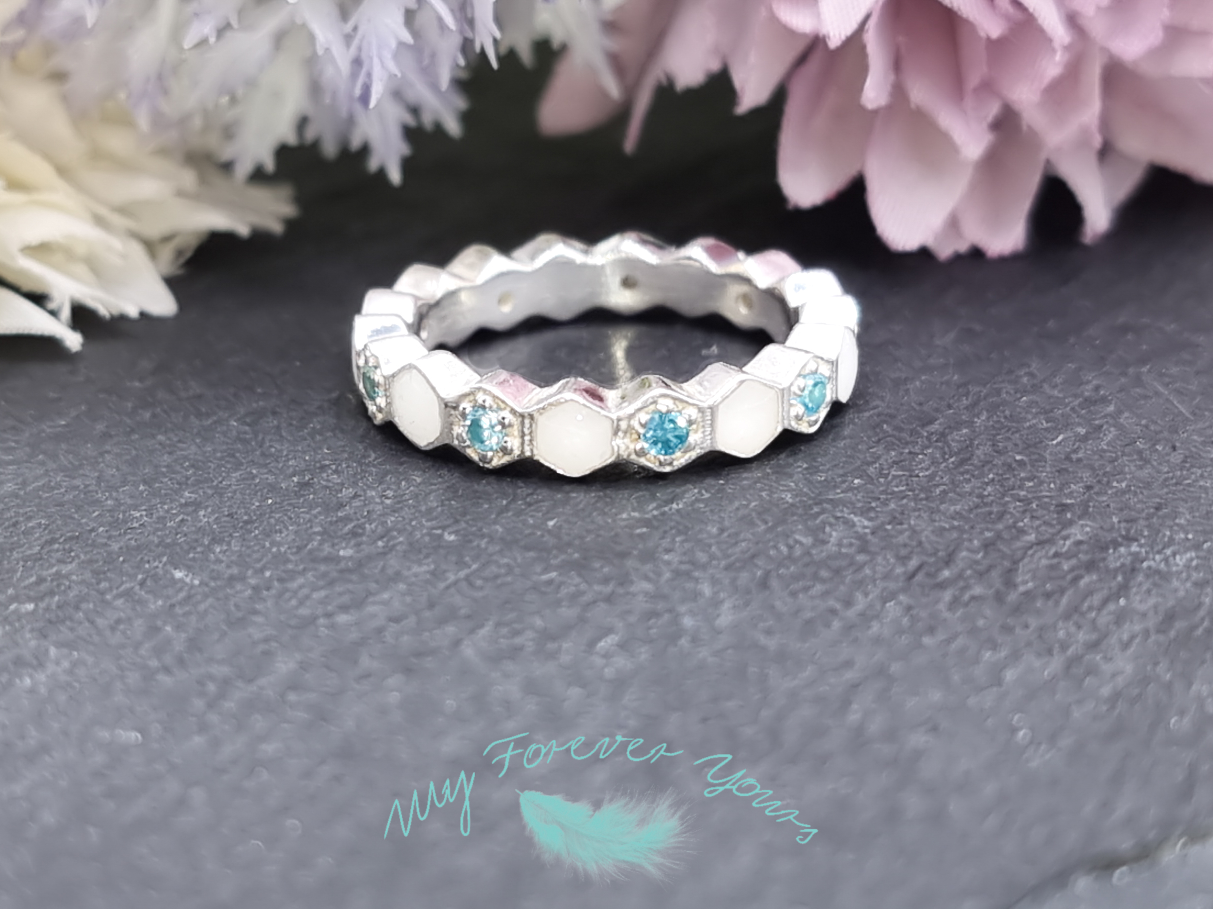 Cremation Ashes Ring Hera